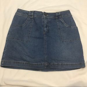 3/$12♦️ St John’s Bay Jean Skort